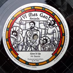 Mr Bassie & Goldmaster All Stars - Give It Up